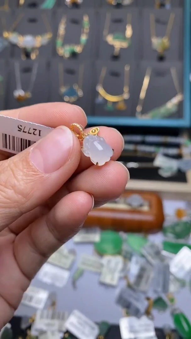 颈饰18K金镶嵌翡翠净货38673