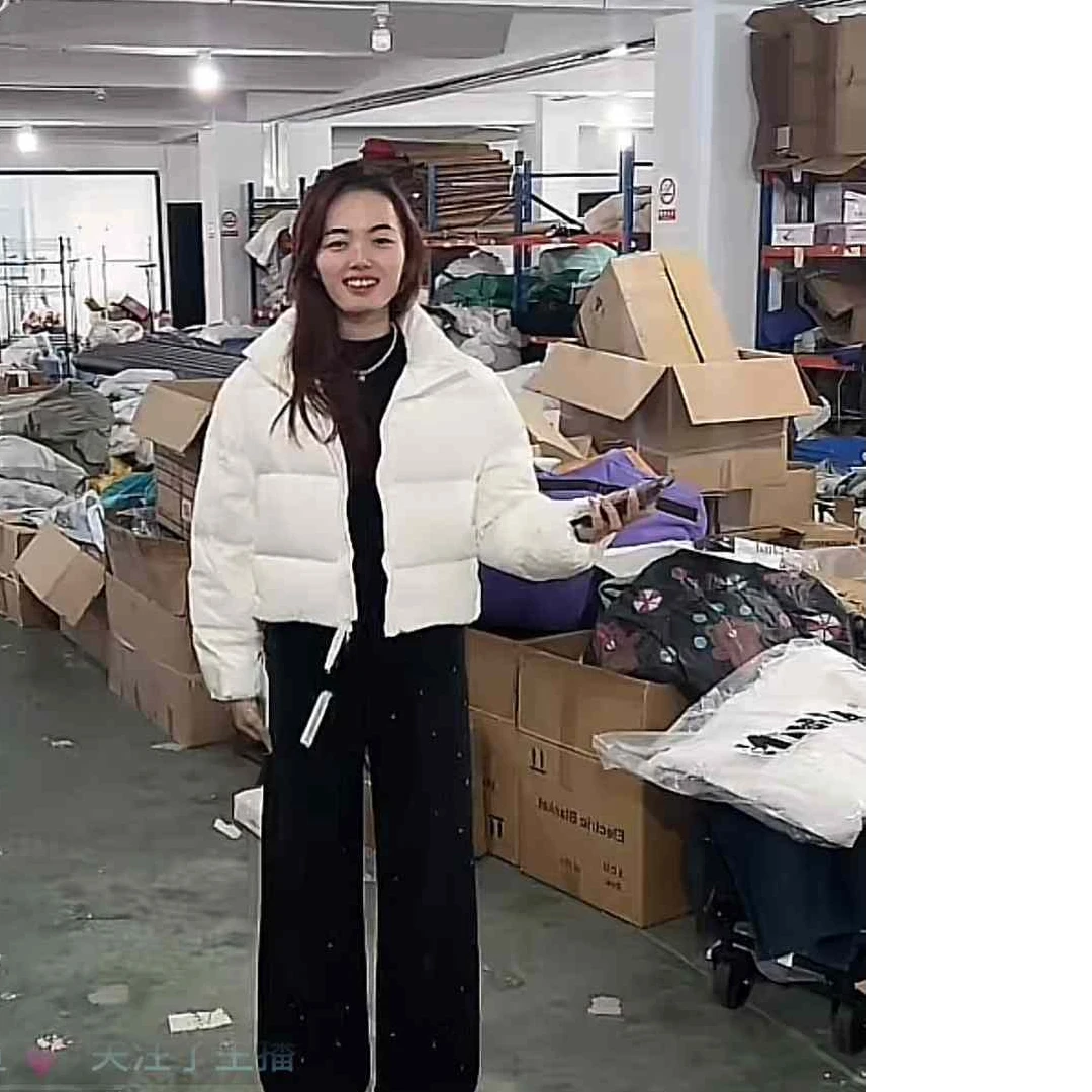 F06白色字母立领超保暖YY服外套多尺码