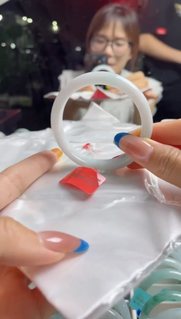 翡翠手镯未镶嵌G 51正圈