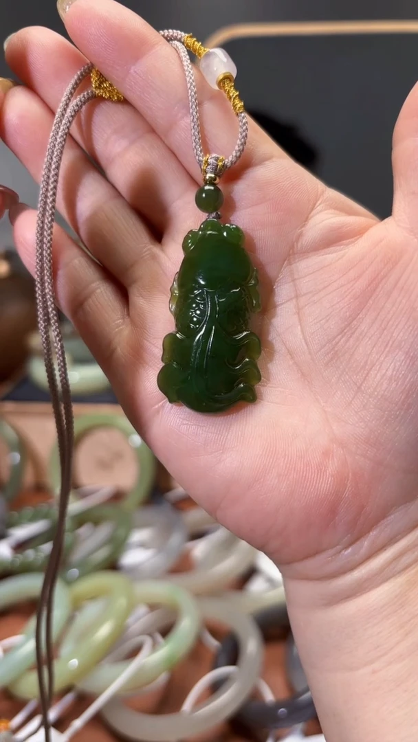 和田玉（碧玉）未镶嵌颈饰1
