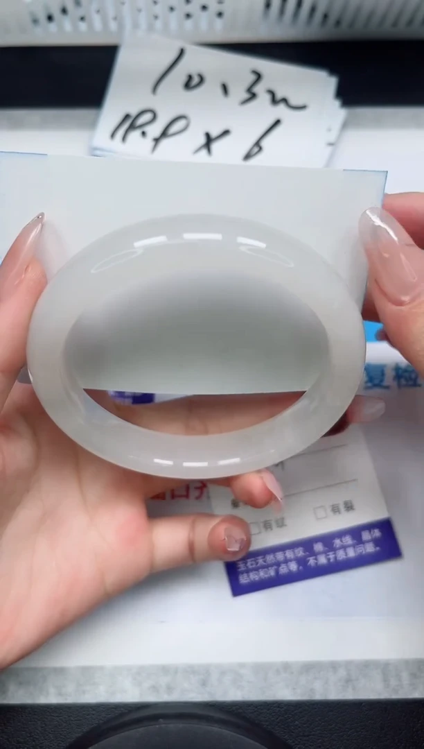 【闪购商品】石英质玉手镯未镶嵌285