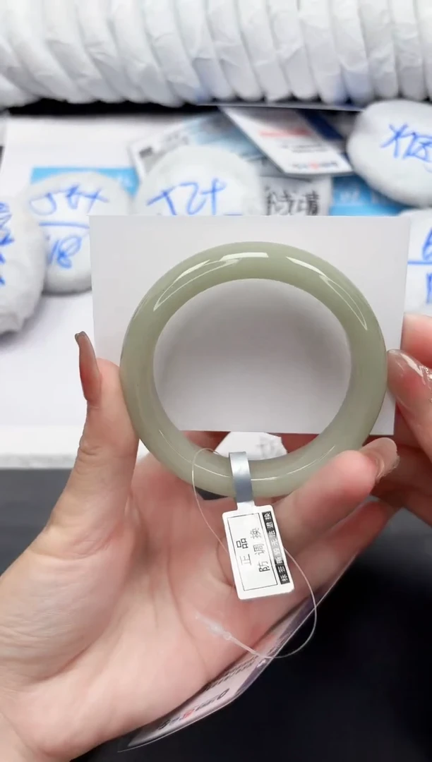 未镶嵌手镯石英质玉125-59.3DK