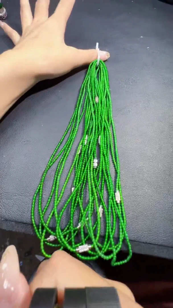 未镶嵌定制翡翠翡翠A货有轻微色差属于正常现象，珠链多样性发货1