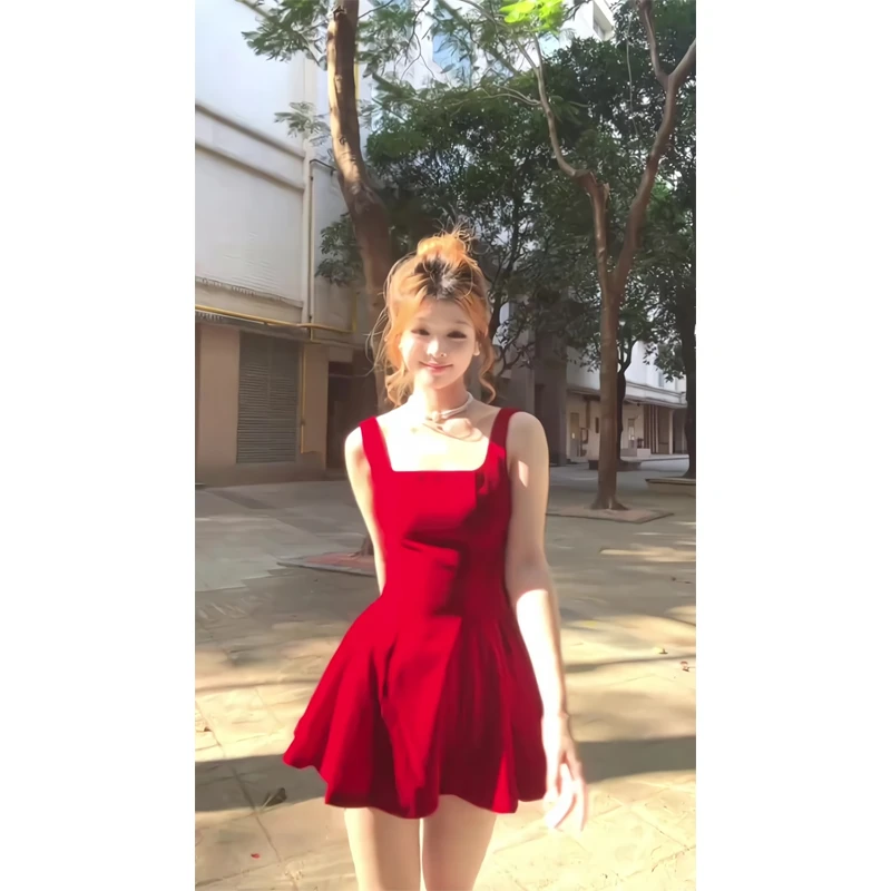 法式红色方领吊带连衣裙女夏高级感小众a字裙气质女神收腰小短裙