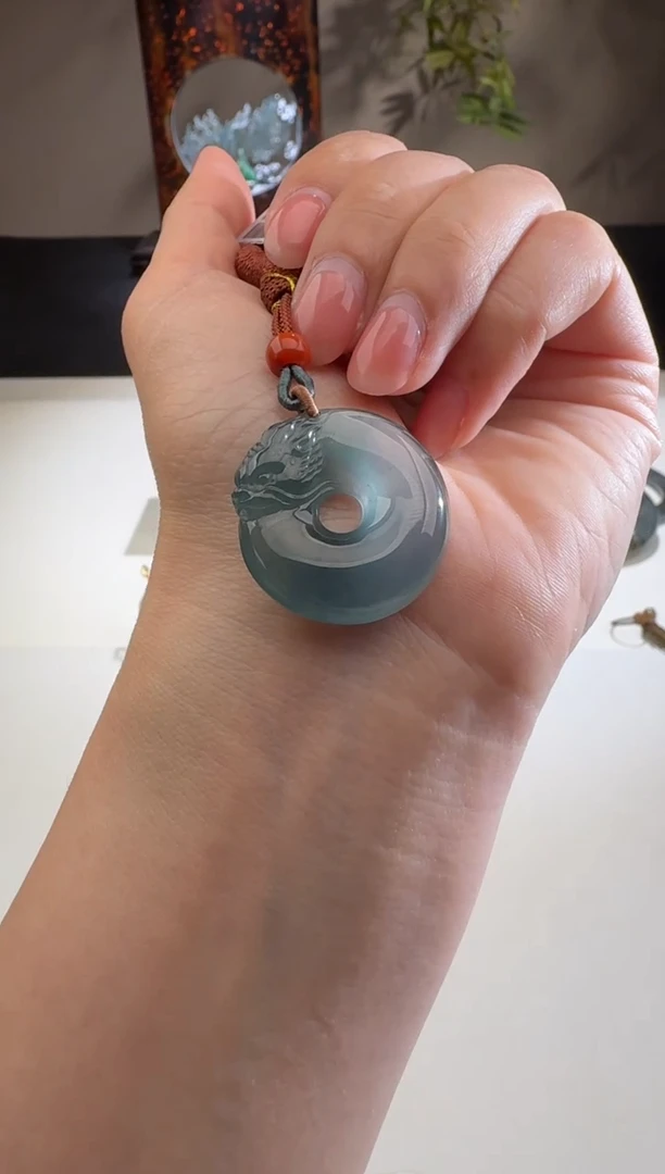 【闪购商品】翡翠颈饰未镶嵌舒雅