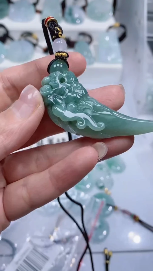 颈饰未镶嵌翡翠吊坠