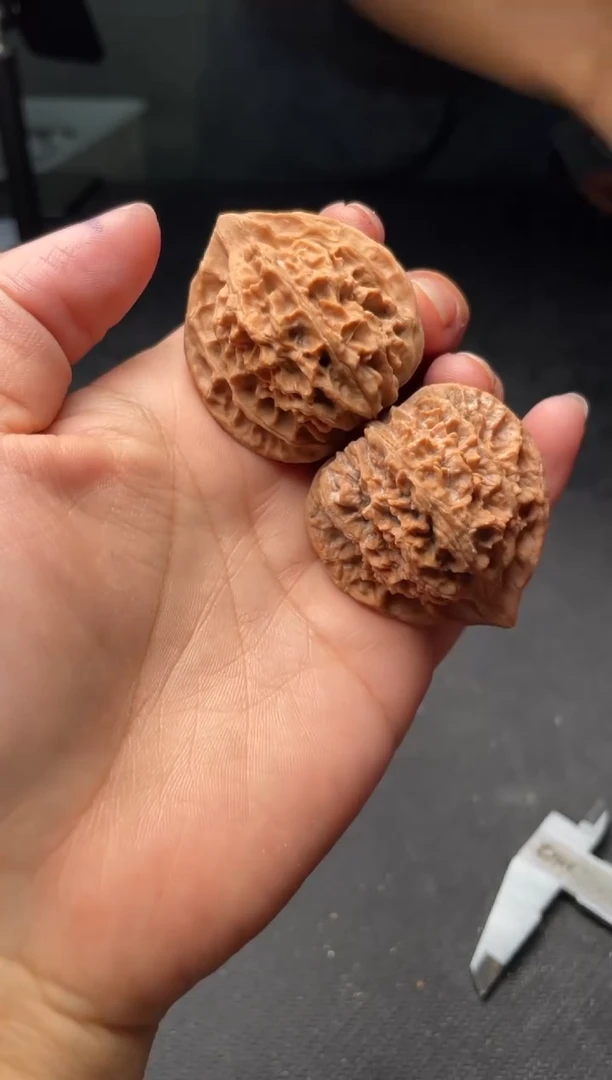 把件文玩核桃w195  灯笼   38
