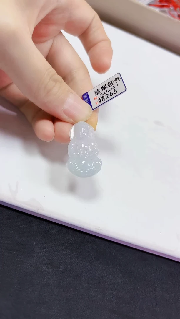 颈饰未镶嵌翡翠挂件