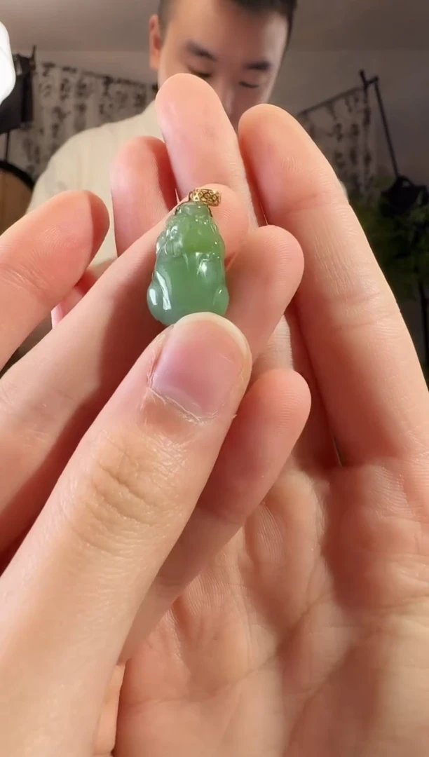 和田玉18K金镶嵌颈饰貔貅