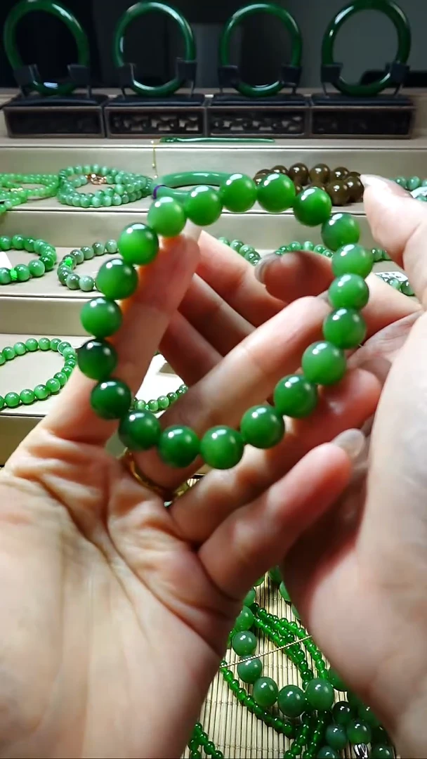 手串未镶嵌和田玉俄料碧玉果绿色