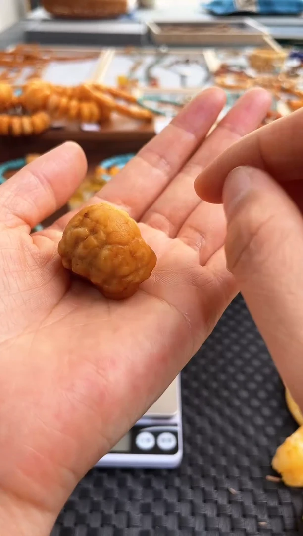 【闪购商品】琥珀裸石未镶嵌滴溜