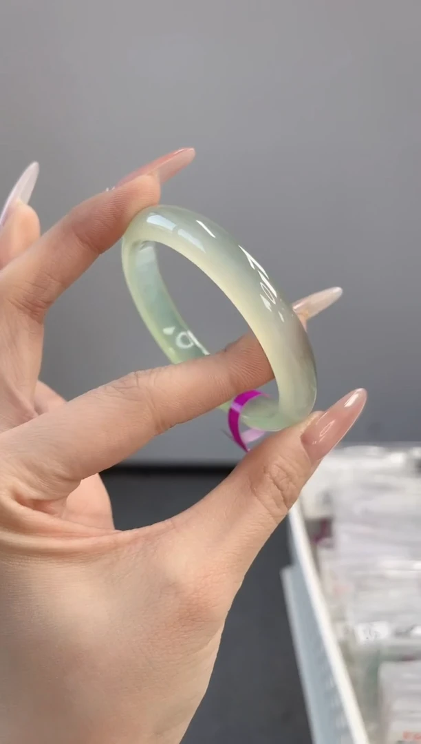 【闪购商品】玛瑙/玉髓手镯未镶嵌55-56圈