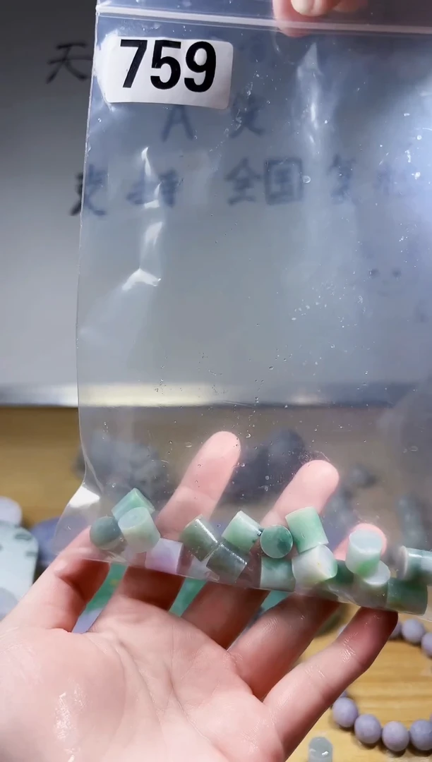 颈饰未镶嵌翡翠刀*翡翠A货 丹759