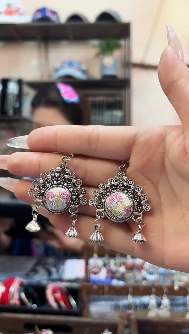 织绣民族风非遗老绣饰品084