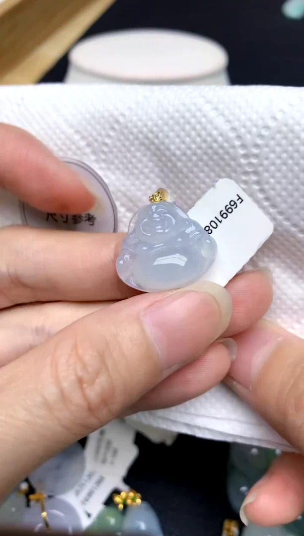 颈饰18K金镶嵌翡翠天然A货翡翠