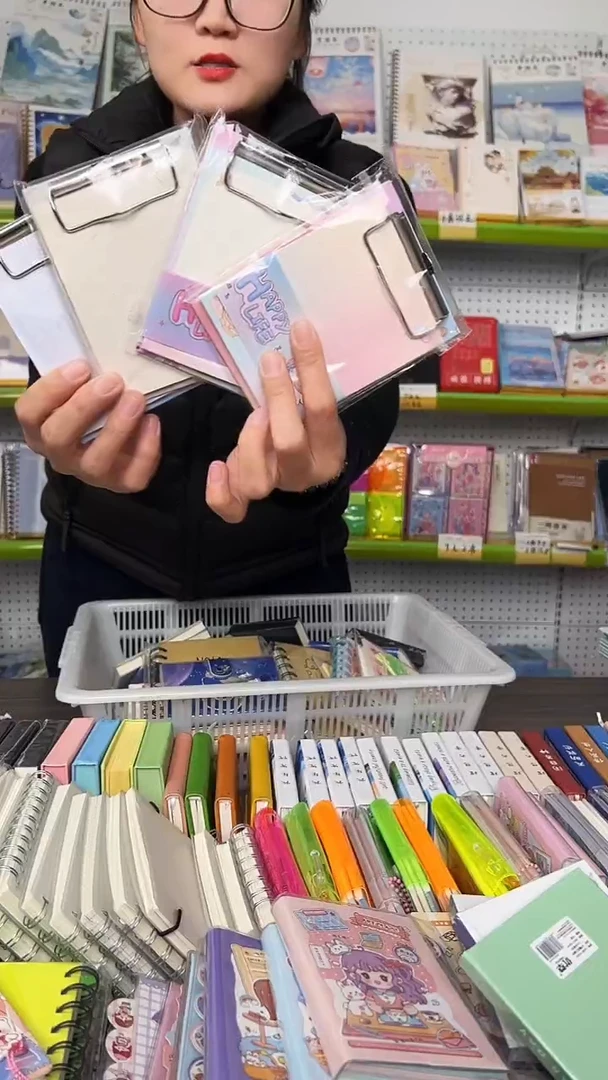 A6彩芯板夹 30张随机封面4本