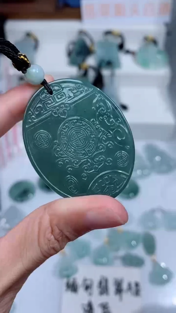 颈饰未镶嵌翡翠吊坠