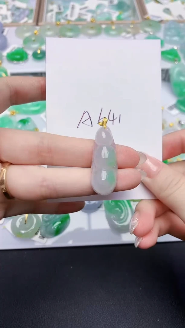 翡翠18K金镶嵌颈饰天然缅甸A货翡翠