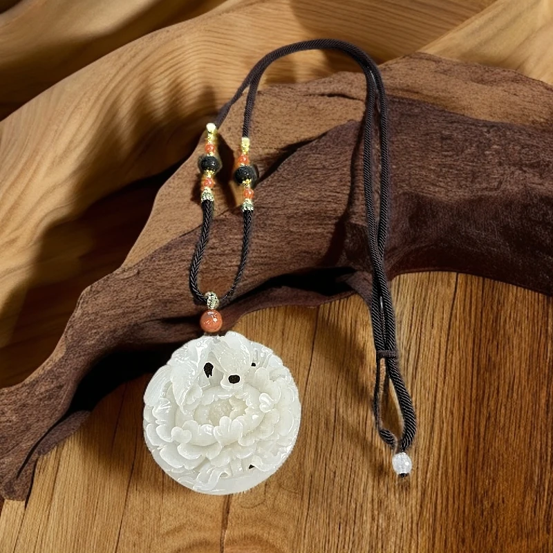 【何姐聊收藏】和田玉白玉精美莲华雕刻吊坠 复古国风 YS0620497