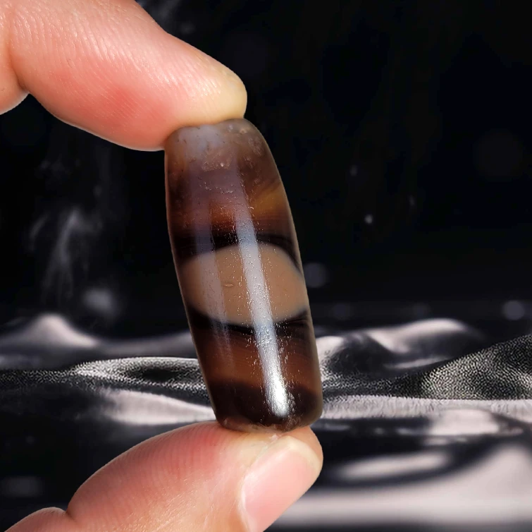 藏传老缠丝玛瑙珠纯天然天眼老料包浆风化文玩配饰天珠串