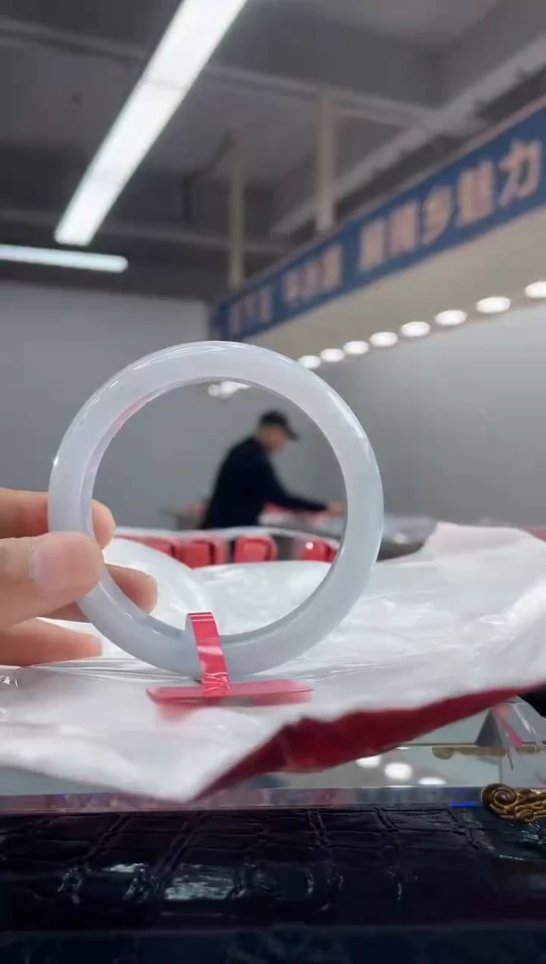 翡翠手镯未镶嵌手镯6