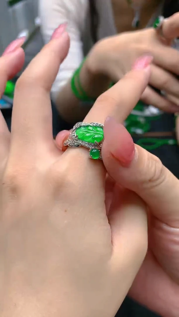 翡翠未镶嵌颈饰天然A货翡翠