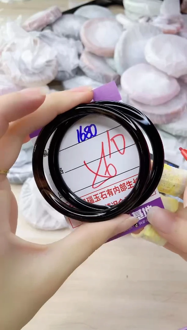 玛瑙/玉髓手镯未镶嵌1680