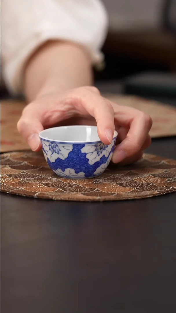 【闪购商品】杯看山柴窑青花荷花