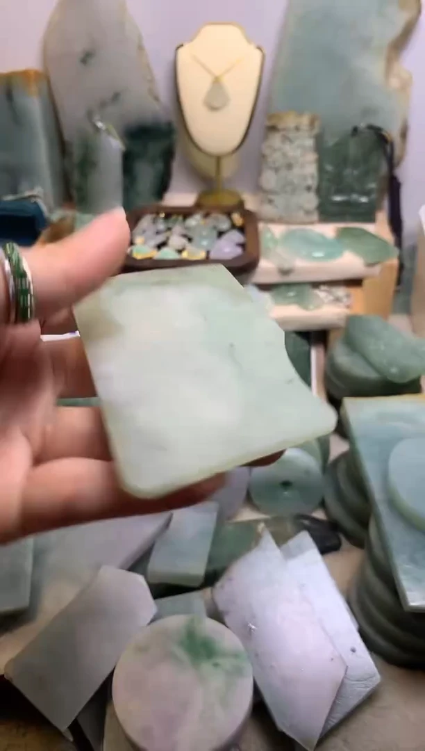 【闪购商品】翡翠挂件未镶嵌缅甸A货翡翠，没有运费险