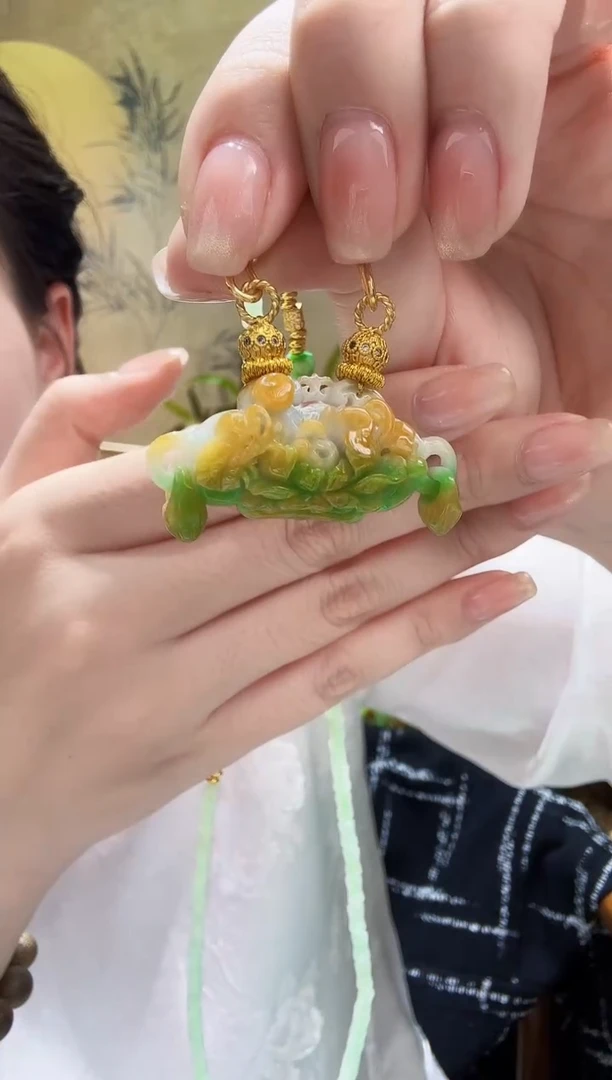 颈饰未镶嵌翡翠吊坠