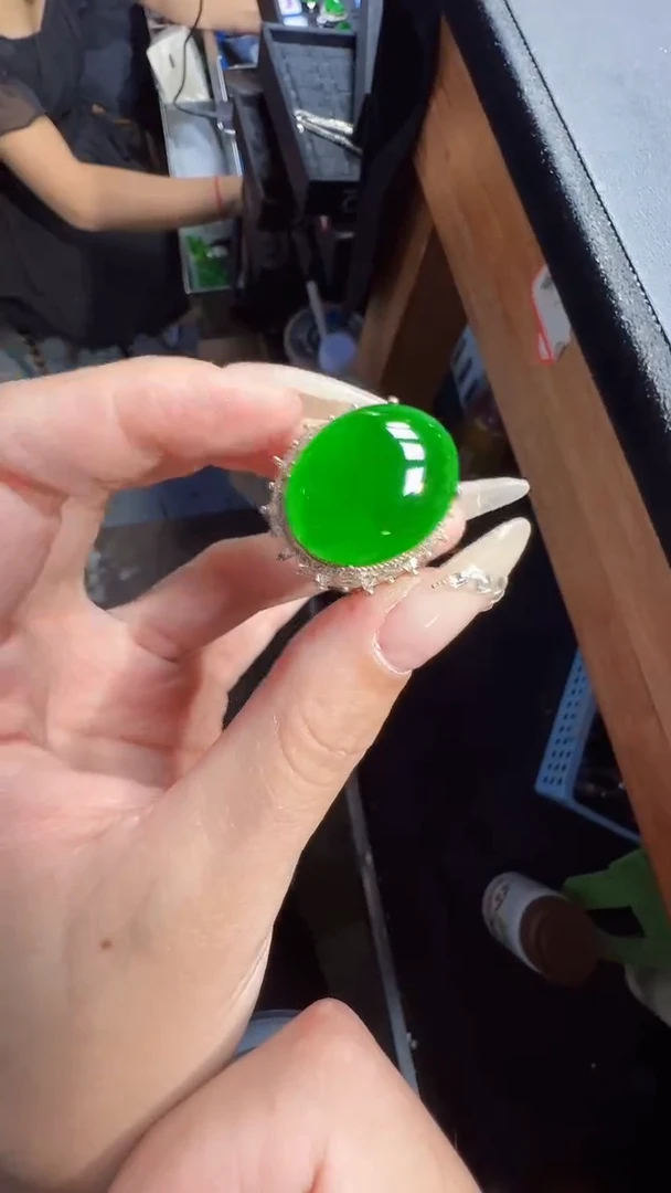 未镶嵌定制翡翠翡翠A货有轻微色差属于正常现象，多样性发货1