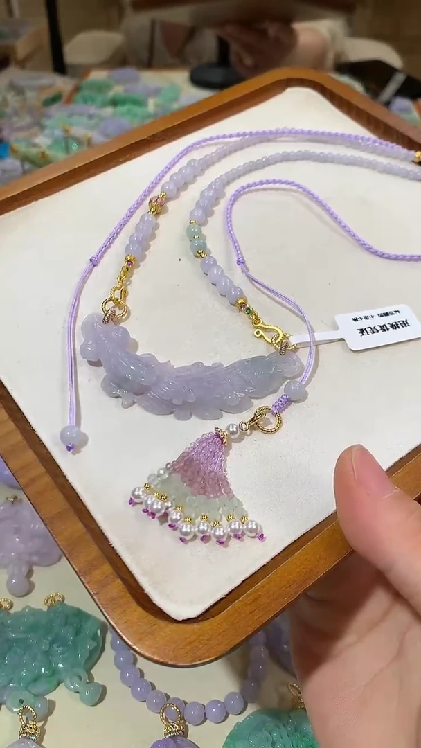 翡翠未镶嵌颈饰吊坠