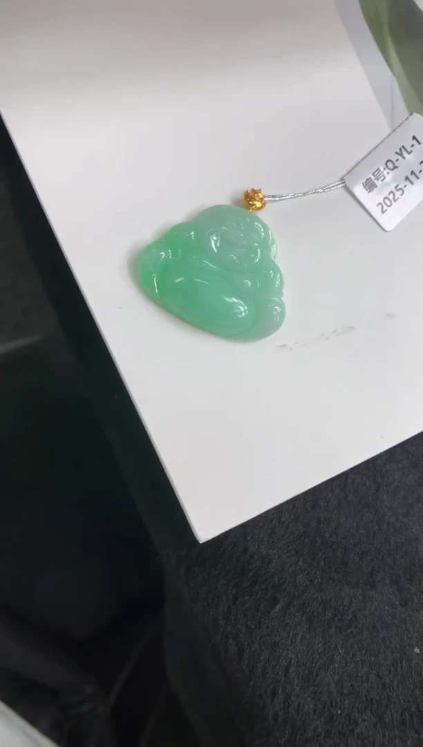 颈饰18K金镶嵌翡翠佛公
