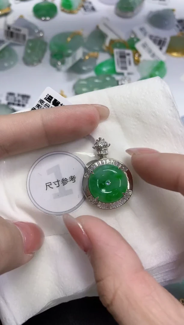 颈饰未镶嵌翡翠天然缅甸翡翠A货多样性发一件