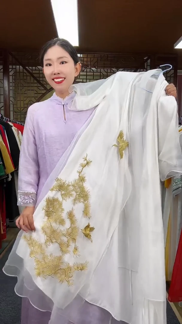 挂脖款仙鹤松姿 ；连衣裙