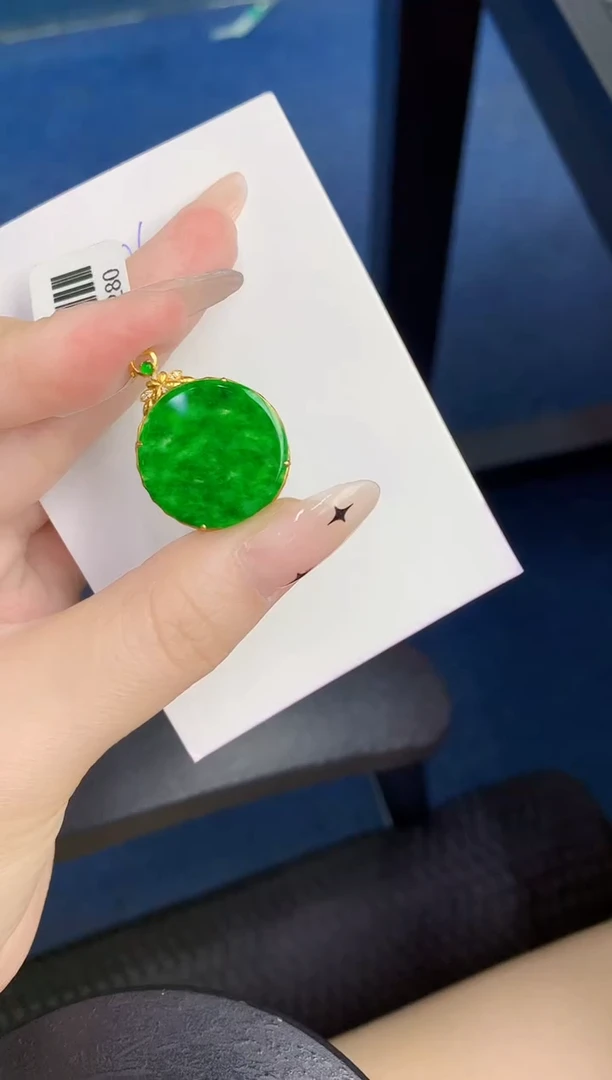 颈饰18K金镶嵌翡翠缅甸天然翡翠A货
