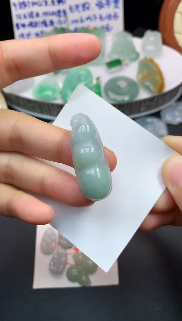 颈饰未镶嵌翡翠吊坠