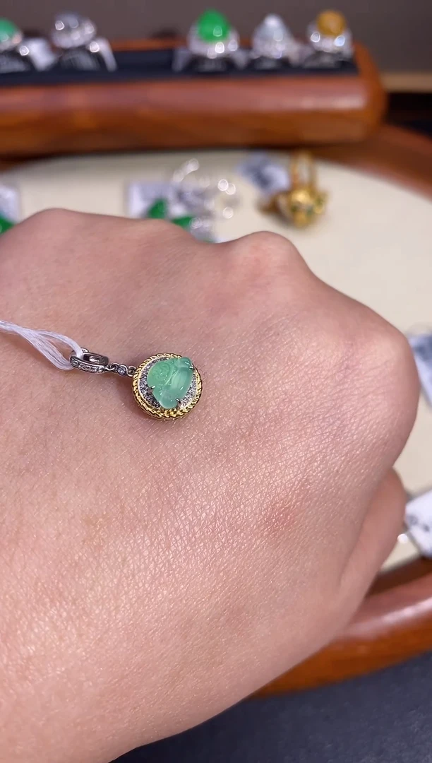 【闪购商品】翡翠吊坠(不含链)18K金镶嵌万能扣吊坠