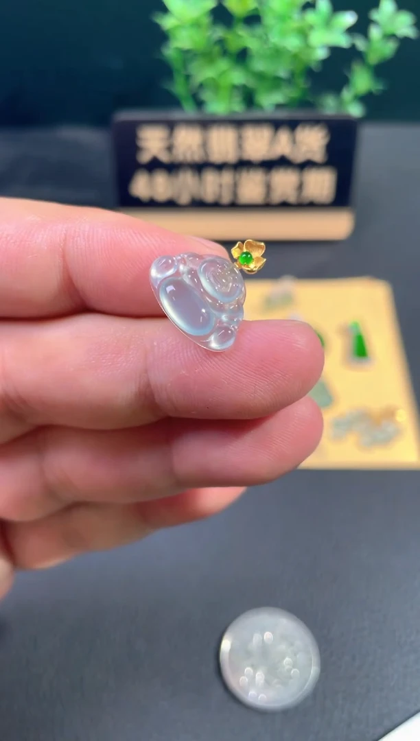 颈饰18K金镶嵌翡翠翡翠