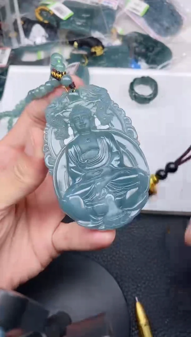 颈饰未镶嵌翡翠