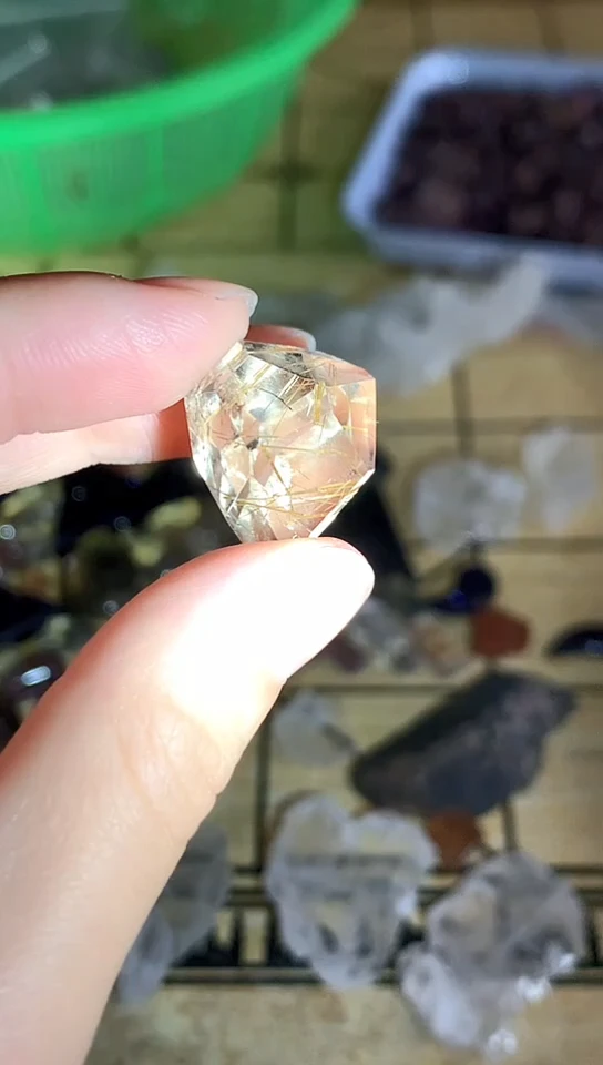 未镶嵌珠宝半成品水晶一****e瑞，水晶