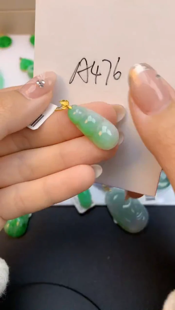 颈饰18K金镶嵌翡翠天然缅甸a货翡翠百元以上9元证书费自理