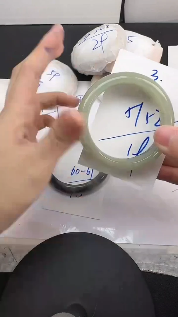 未镶嵌手镯石英质玉3/51-52