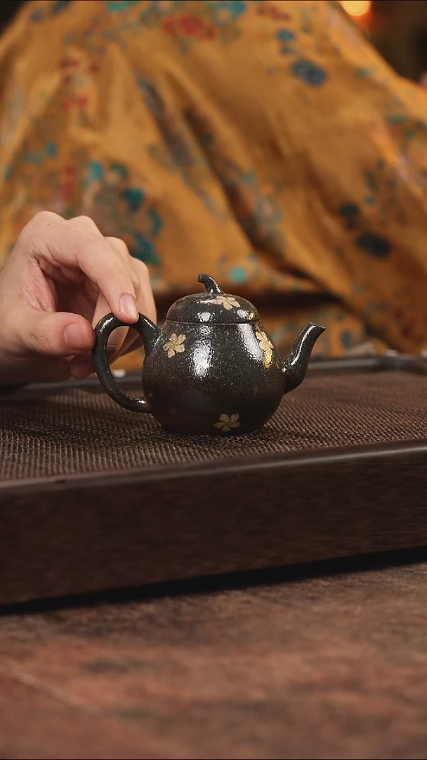 宜兴紫砂小叶紫檀木柴烧茄瓜
