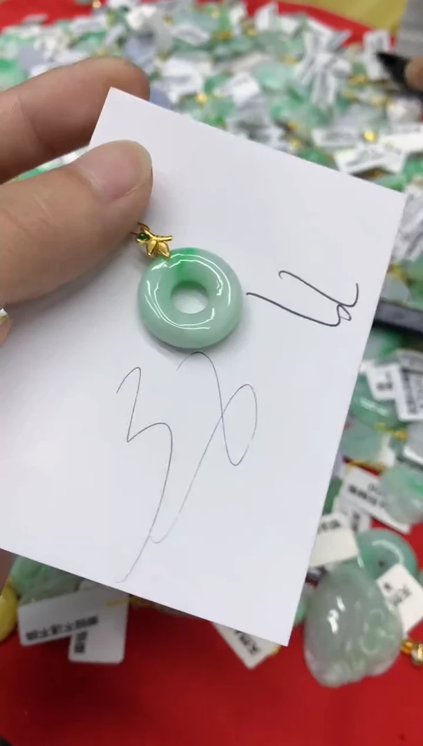 翡翠未镶嵌颈饰翡翠