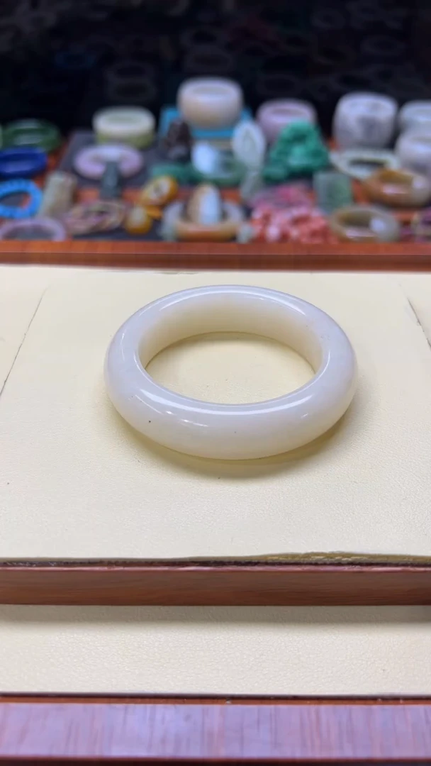 未镶嵌手镯石英质玉?121