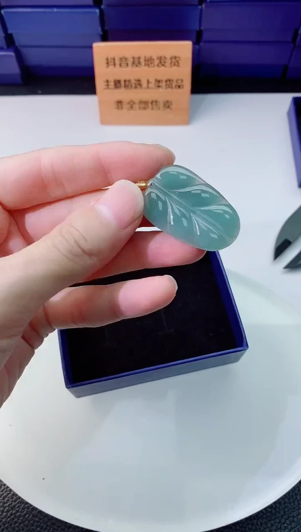 翡翠未镶嵌颈饰11