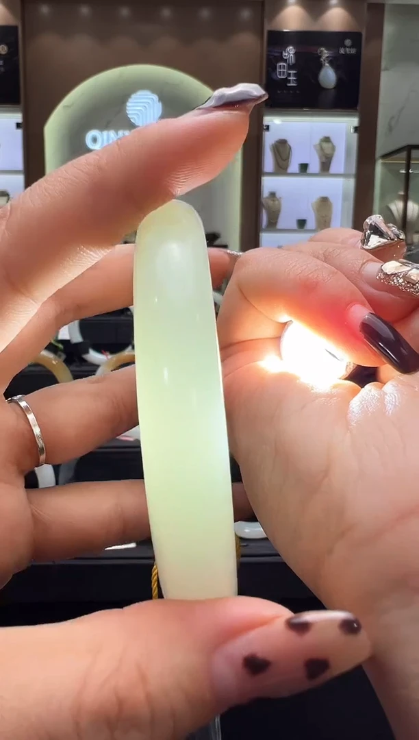 未镶嵌手镯和田玉（子料）新疆且末白玉手镯57+