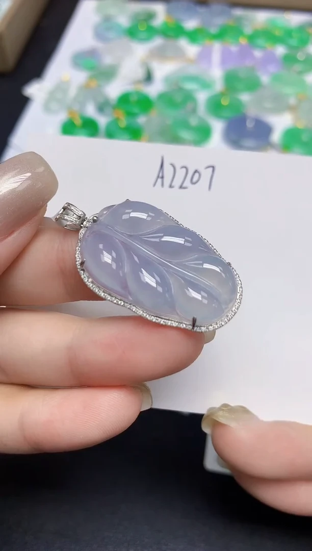 颈饰18K金镶嵌翡翠天然缅甸翡翠A货翡翠百元以上9元证书费自理