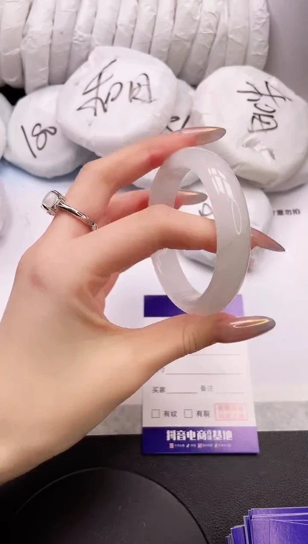 【闪购商品】石英质玉手镯未镶嵌21K107-57